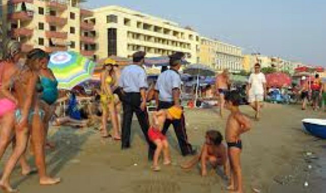 DETAJE/ Mbytet 4-vjeçarja në det, zhduket kushërira 18-vjeçare