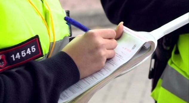 FOTO/ Skandal, policia përdor zbardhues për të ndryshuar gjobat