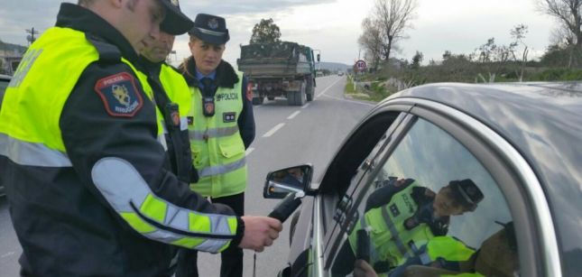 Ryshfet policit-shkon në burg, 3 arrestime në Vlorë
