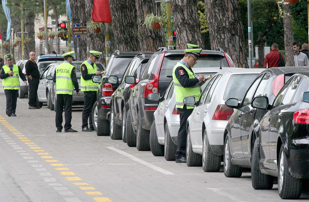 Të gjitha institucionet kërcënojnë, të gjitha kërkojnë para… edhe policia