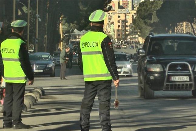 Furtuna e fundjavës mbi shoferët, 1500 gjoba dhe heqje patentash