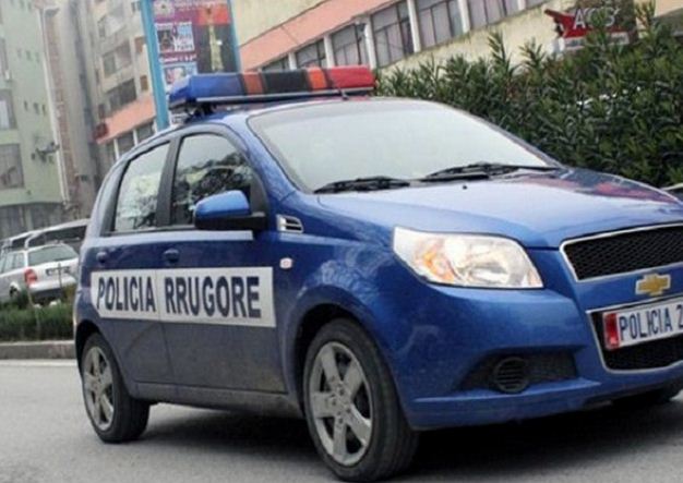 Shoferi i dehur, arrestohet pasagjeri që tentoi të korruptonte policët