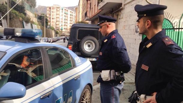 Qëllon për vdekje fëmijën 7-vjeçar me thikë,  shqiptarja hidhet nga ballkoni