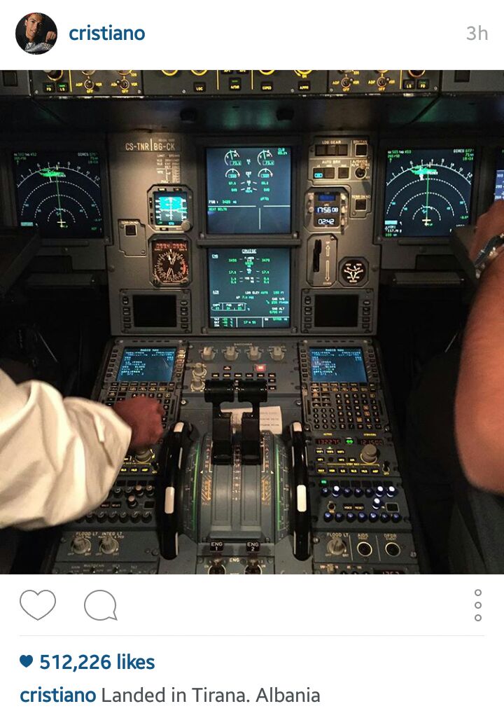 FOTO/Ronaldo entusiast nga udhëtimi në Shqipëri, befasohet nga fyerjet në Rinas