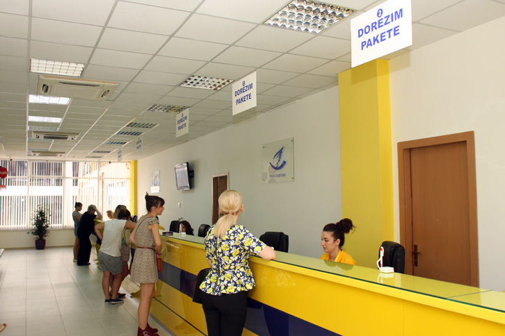 FOTO DOKUMENT/ Posta i paguan Sadri Abazit te Treni, qira dy herë më të shtrenjtë se në Bllok