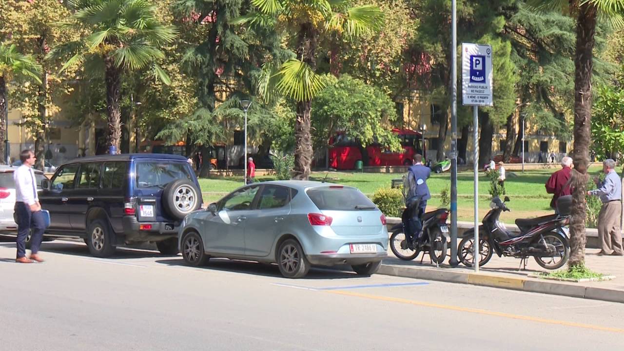 Parkimi me pagesë në Tiranë, ja si përfitojnë banorët