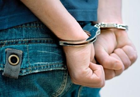 Kërcënonin 19-vjeçaren se do i publikonin video intime, arrestohen 3 persona