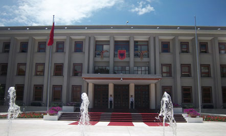 Presidenti, konsultë me akdemikët për ligjin e arsimit të lartë