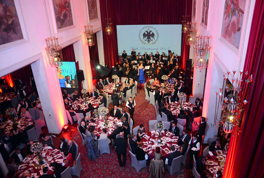 Presidenti Nishani, darkë për Krishtilindjet, cila është brenga e tij!