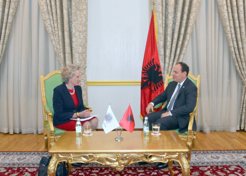 Nishani – Glover, diskutojnë për zgjedhjet dhe reformën territoriale