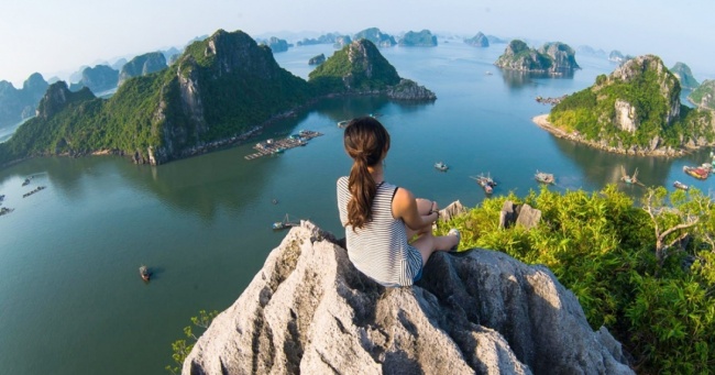 STUDIMI/ Udhëtimet na bëjnë më të lumtur se blerja e gjërave materiale