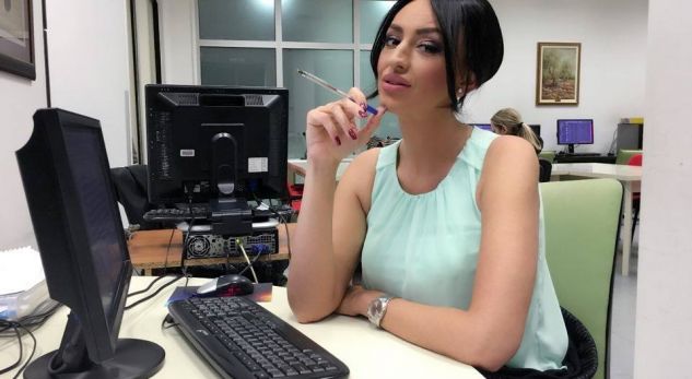 VIDEO/ Mikrofoni tradhton moderatoren serbe: ‘Në këtë vapë s’mund të bëj as seks’