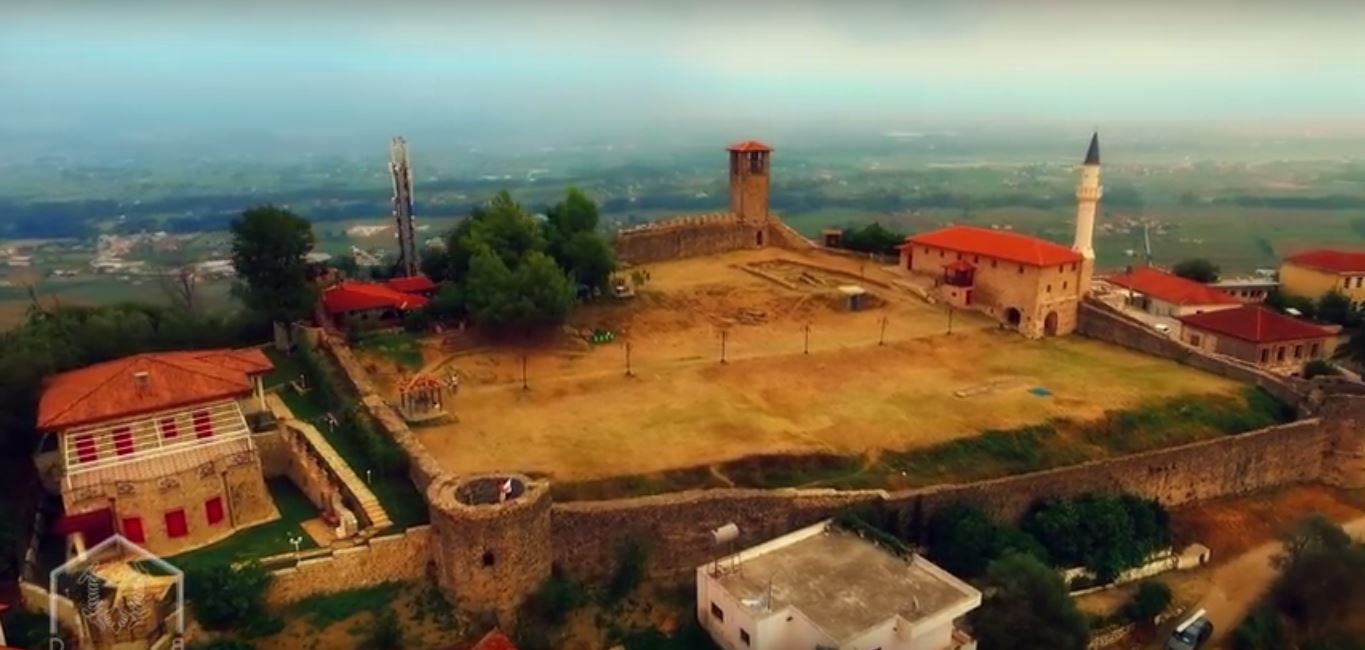 VIDEO/ Pamjet të rralla e të mrekullueshme nga lart – me dron, të kalasë së Prezës