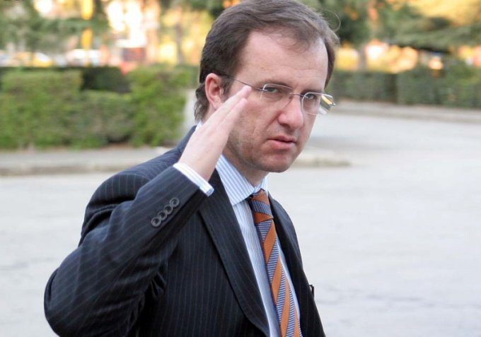 Qeveria nxit sulmet ndaj Dritan Priftit, edhe ILDKPKI e kallëzon për pastrim parash