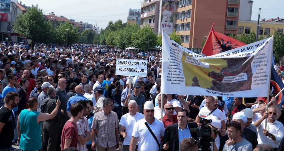 Qeveria e Kosovës nuk bën votat për ligjin, serbët kushtëzojnë votimin
