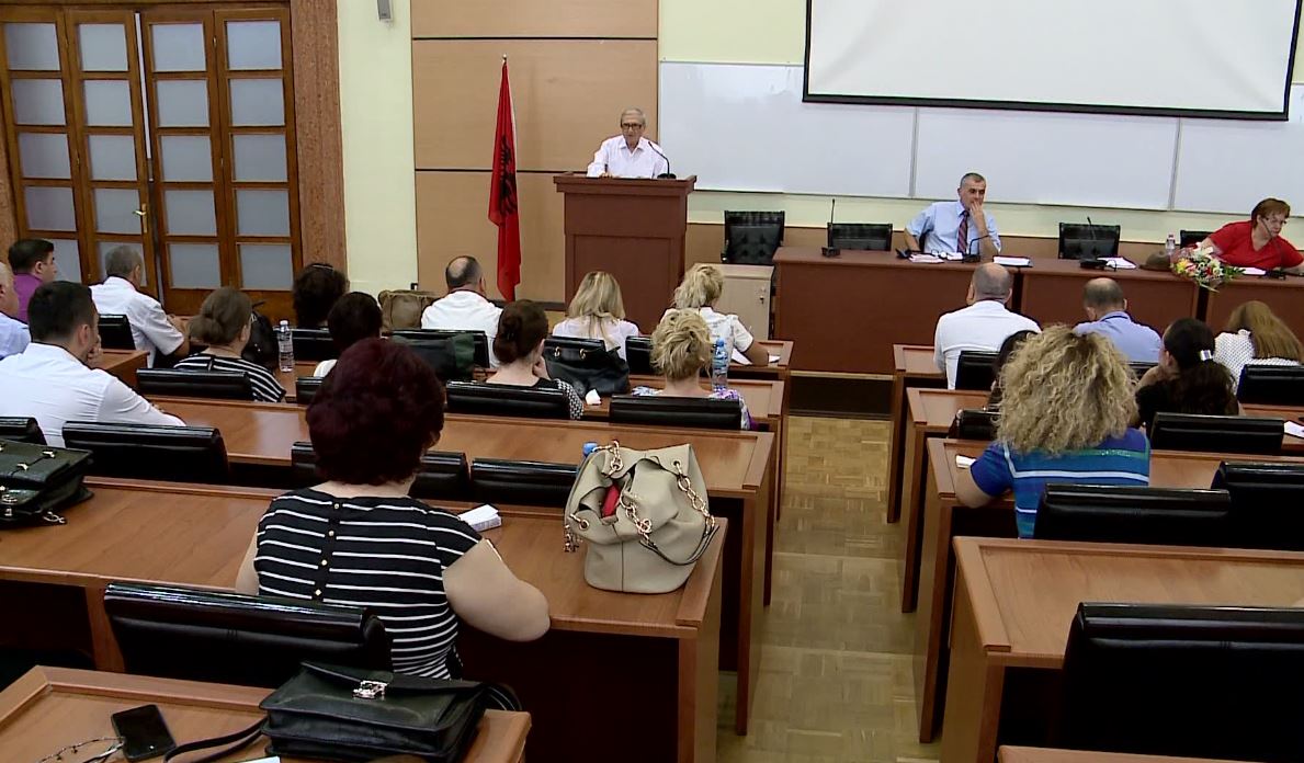 Moszbatimi i ligjit në Shqipëri, eksperti Ismet Elezi: Korrupsioni, shkak kryesor