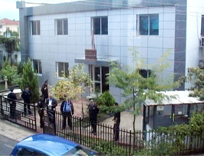 Mat, gjykata dënon 2 vjet burg postierin për vjedhjen e 12 milionë lekëve të pensionistëve