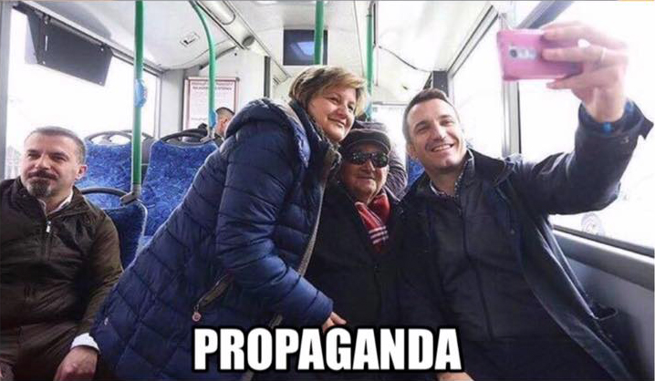 FOTO LAJM/ Bota reale dhe propaganda e lali Erit në autobusë
