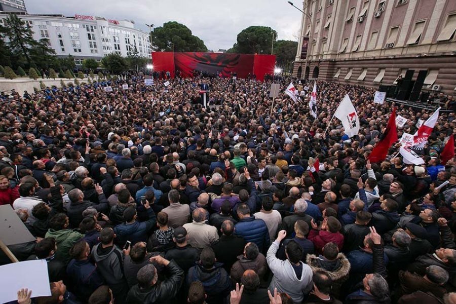 DETAJE/ 2700 vullnetarë të PD do sigurojnë protestën