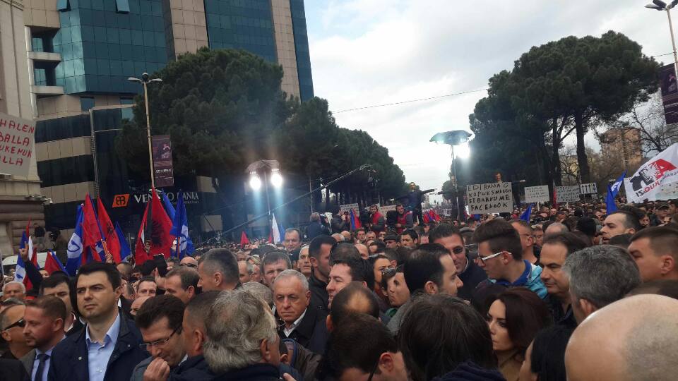 “O zgjedhje të lira, o nuk pranojmë zgjedhjet. Une jam gati!Sot, jo neser”