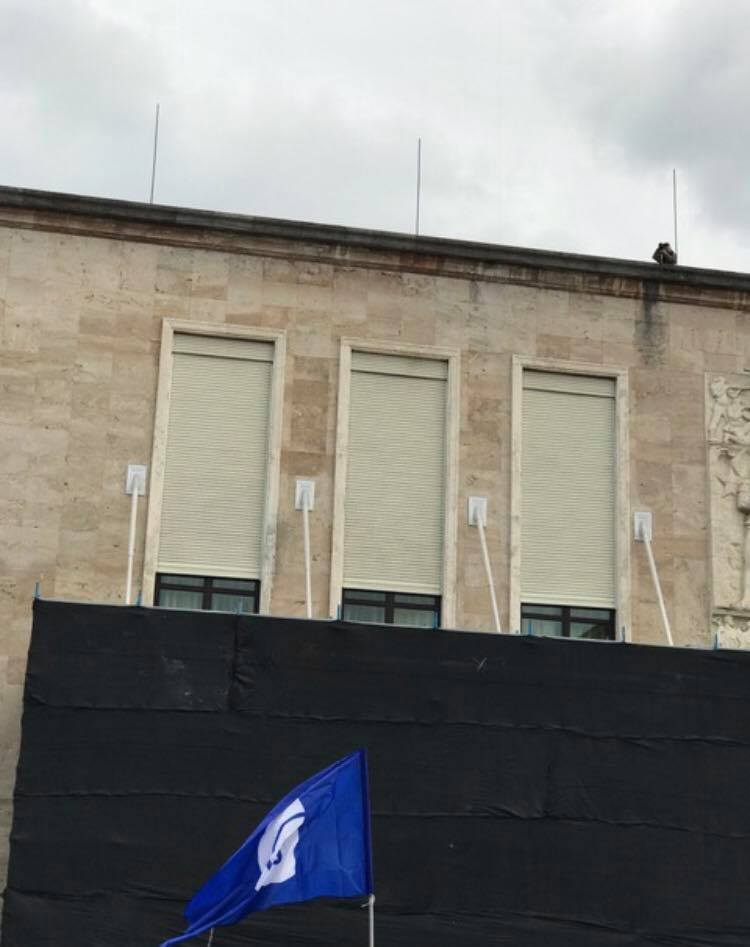 FOTO/Ja cfarë foto postoi nga protesta Berisha