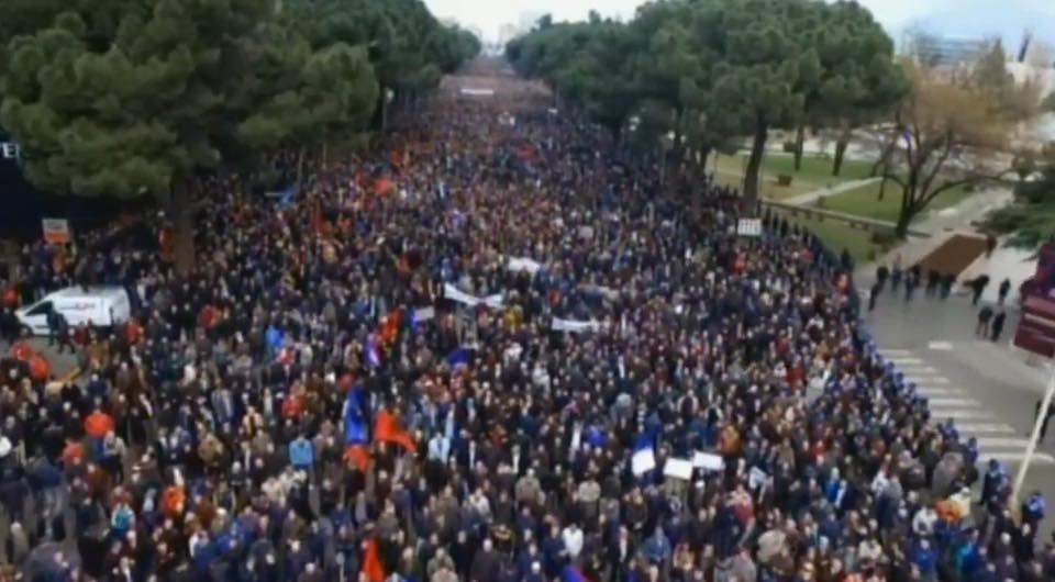 “Mbi gjysëm milionë në protestë”