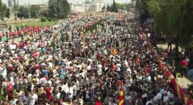 VIDEO-LIVE/ Në këtë video ndiqni direkt protestën në Shkup