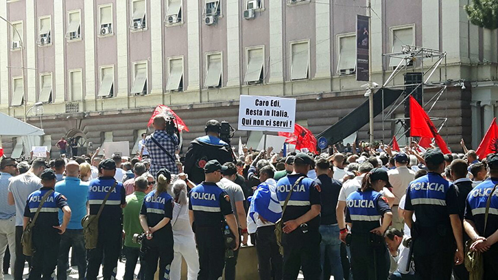 FOTO LAJM/ Edi Rama në Venecia, ja çfarë i kërkuan protestuesit sot