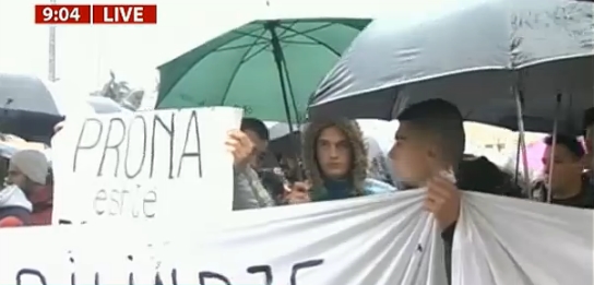 Banorët e Stacionit të Trenit protestë para Bashkisë, kërkojnë takim me Veliaj, të rishikohet vendimi