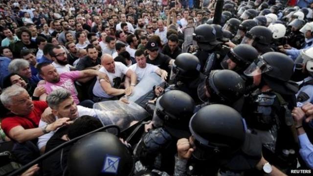 Opozita sot protestë masive për rrëzimin e Gruevskit