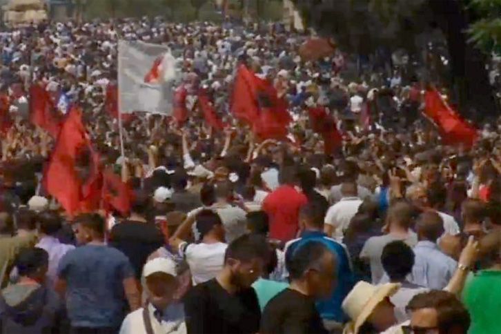 SHËNIM/ Protesta paqësore, dëshmi e denoncimit të lajmeve false të makinerisë qeveritare