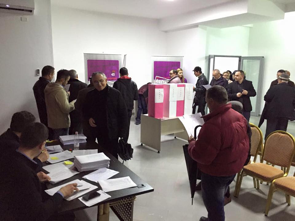 PS në referendum në Prill