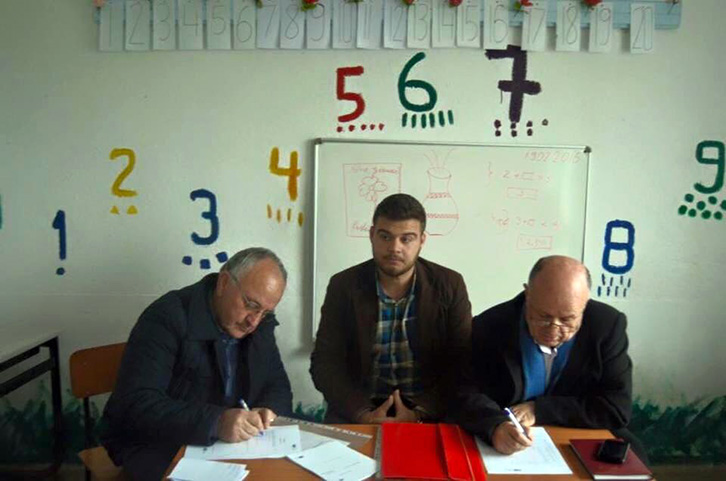 FOTO LAJM/ Koço Kokëdhima e bënë edhe këtë…, shkollat e Sarandës i shndërron në qendra votimi për “kongresmenët” e PS