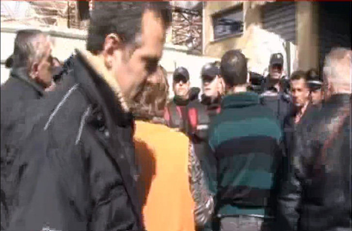 Bulevardi i ri, banorët në protestë, kërcënojnë me thikë e vetëvrasje, nuk janë shpronësuar