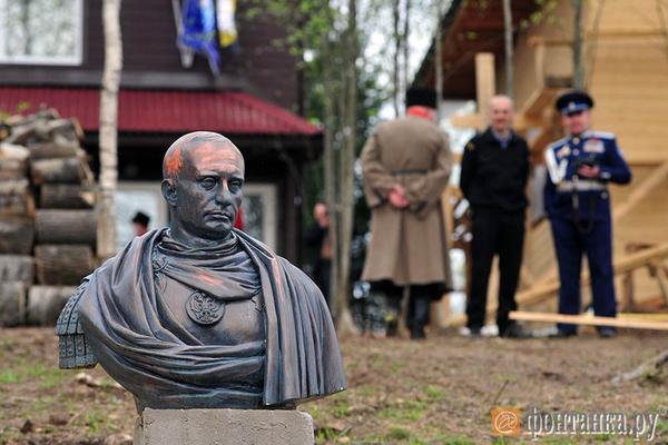 Ky është edhe President, edhe Perandor