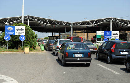 EMRAT/Arrestohet policia e Qafë Thanës, ja cfarë transportuan në Itali