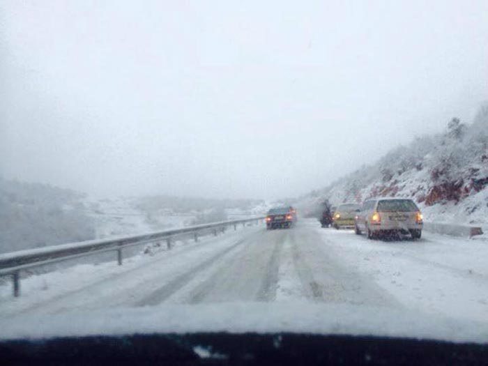 Ngricat , përmbyset autoboti me gaz