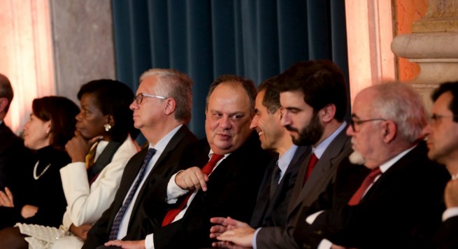 Gazetarët detyrojnë ministrin të japë dorëheqjen, i kërcënoi në Facebook