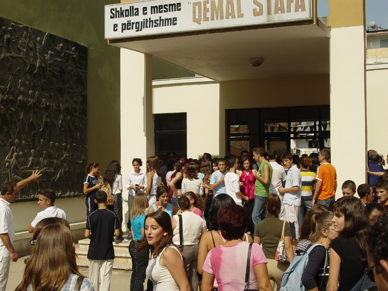 Tiranë, në pranga 2 gjimnazistë për pistoleta “Ekol”,kapet djali i deputetit