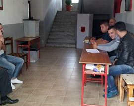 EMRI/ Dibër, votuesit e PS kapen duke fotografuar votën