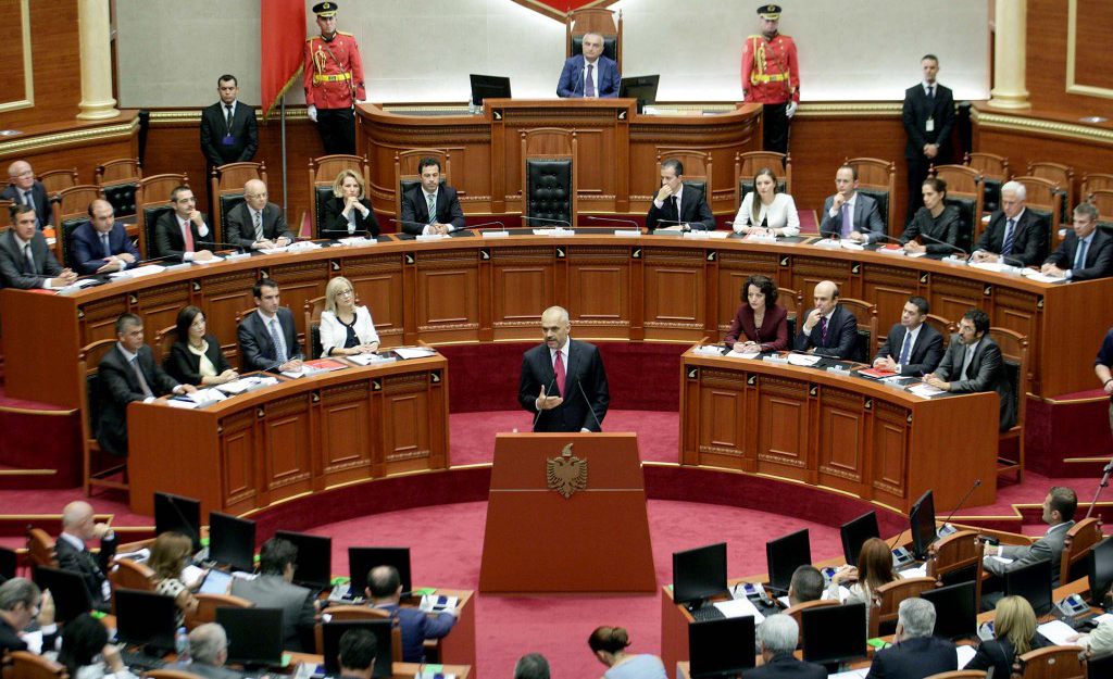 MEDIAT/ Ndryshimet në qeveri, kush ikën dhe kush vjen