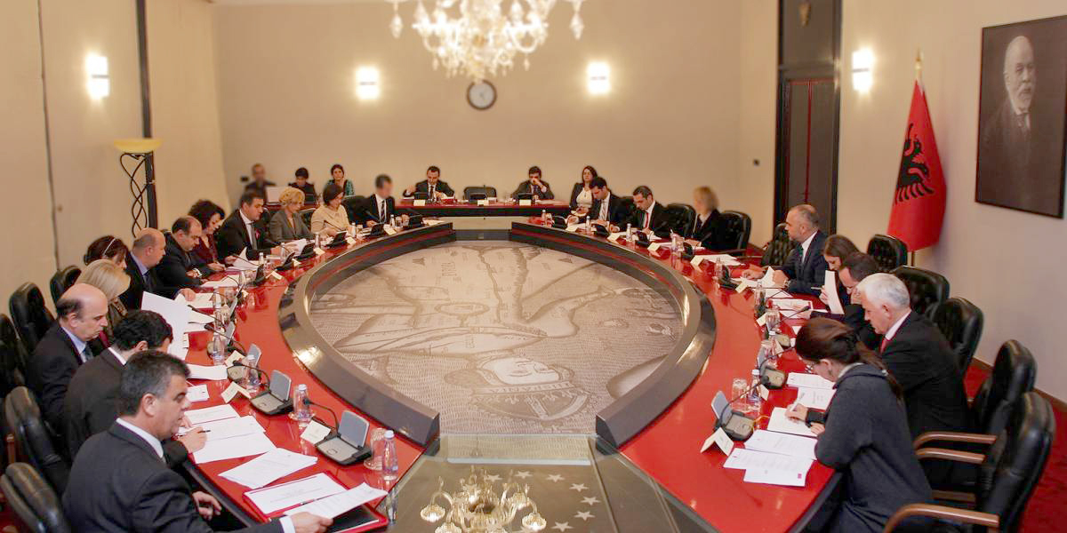 PROJEKTLIGJI QEVERISË/ Dekriminalzimi, 79 veprat penale që ndalojnë ushtrimin e funksioneve publike