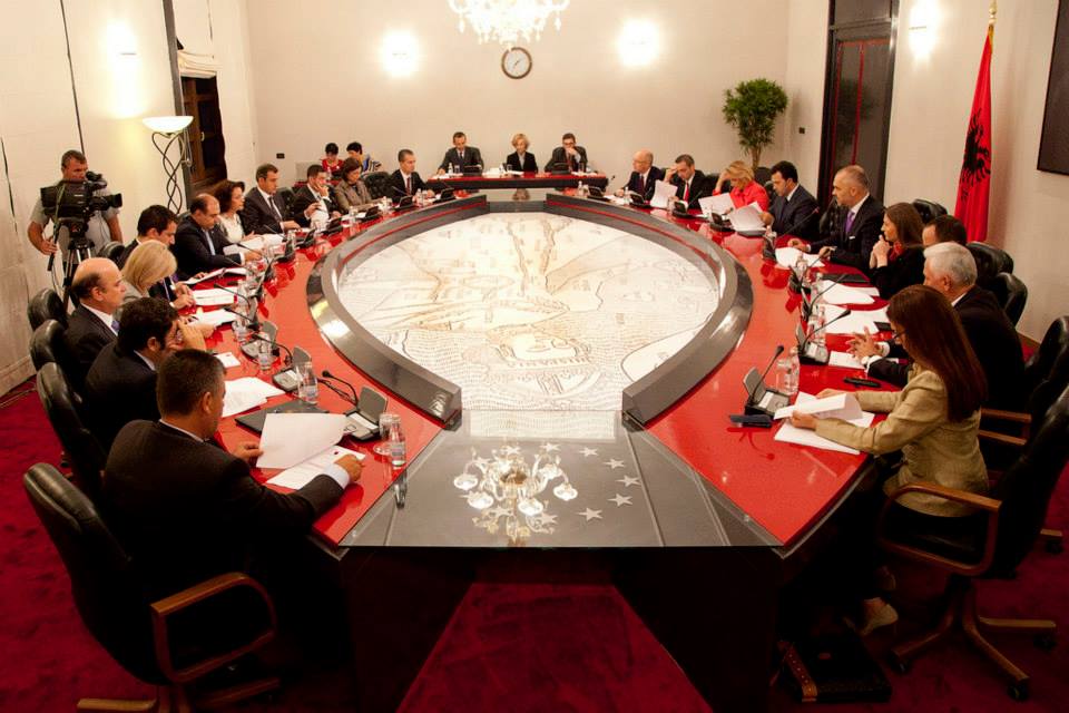 Nesër mbledhje e jashtëzakonshme e qeverisë