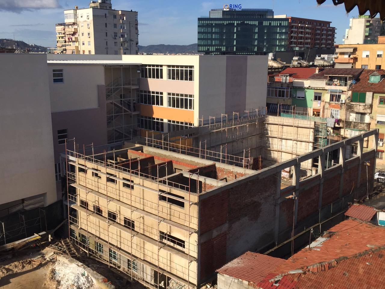 FOTO GALERI/ Ana tjetër e fshehur prej Erion Veliajt e (mos)rikonstruksionit të gjimnazit “Qemal Stafa”