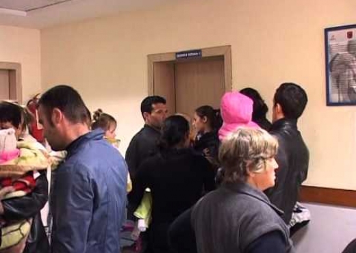 Këshillat e mjekëve: Çfarë duhet të konsumoni për të mposhtur gripin që ka mbërthyer vendin