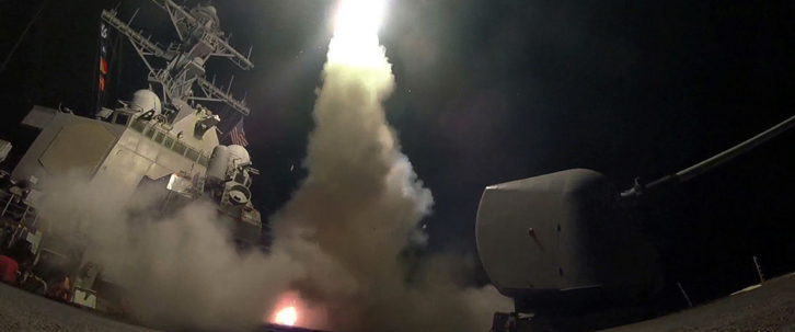 FOTO/ 59 raketat amerikane, ja si e shkatërruan bazën e  avionëve të Assad