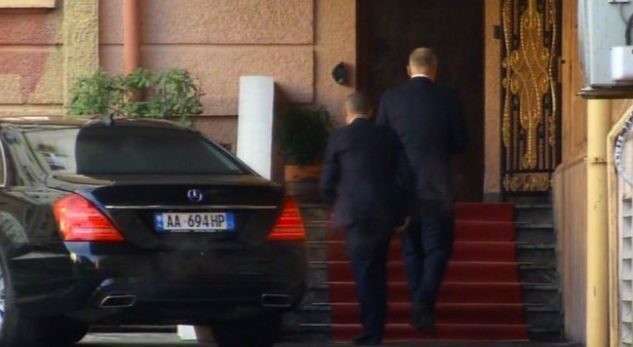 Rama shkon sërish në zyrën e Metës