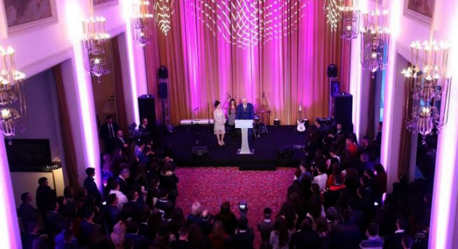 Pollo ironizon: Rama nuk foli për tableta e kurikula dixhitale sepse ato “i hëngri” tenderi i ministrisë