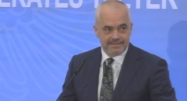 “Rama mblodhi sot pedagogët në atë që e quan bashkëbisedim, po ku flet vetëm ai për 2 orë me radhë”