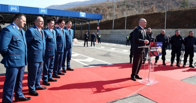 DOGANA/Ikin 15 drejtorë, 3 drejtues degësh pranë largimit